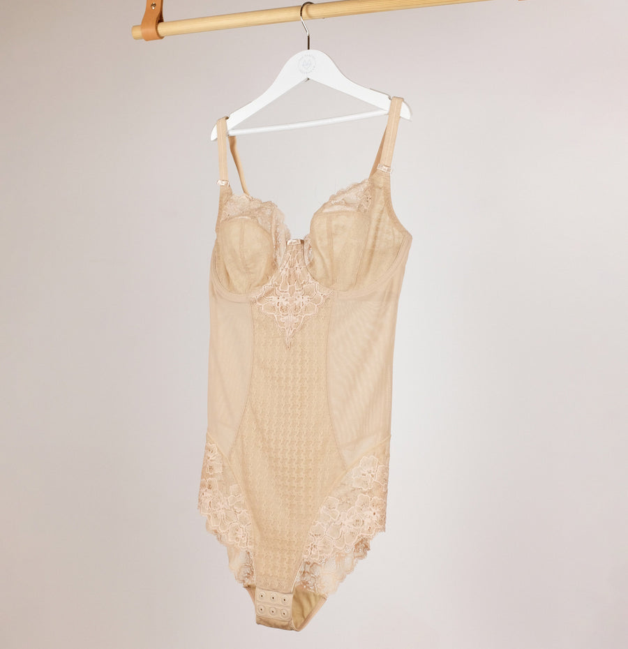 Houndstooth & floral lace body [Beige] Shape Panache 