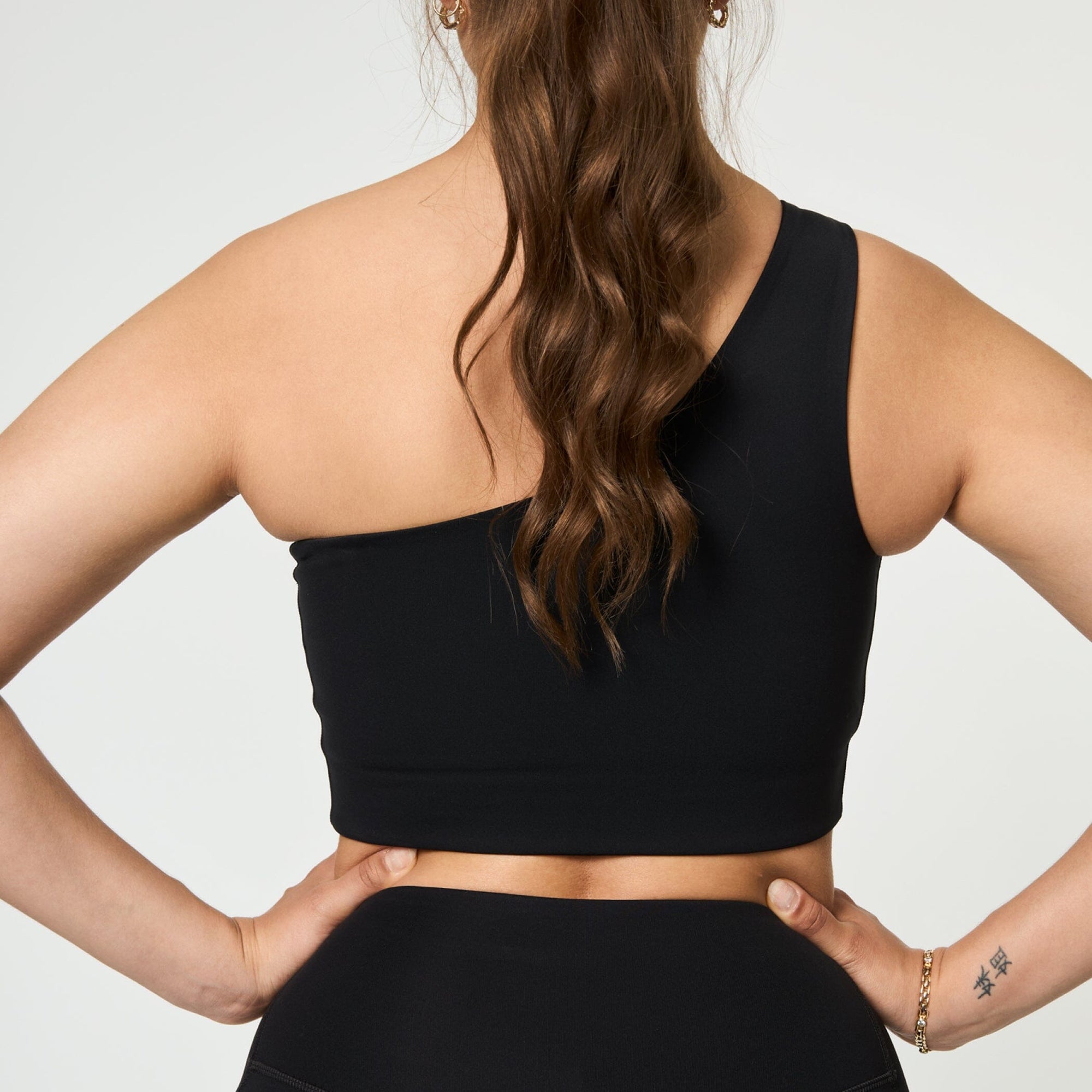 Light support one shoulder sports bra [Black] Girlfriend Collective 