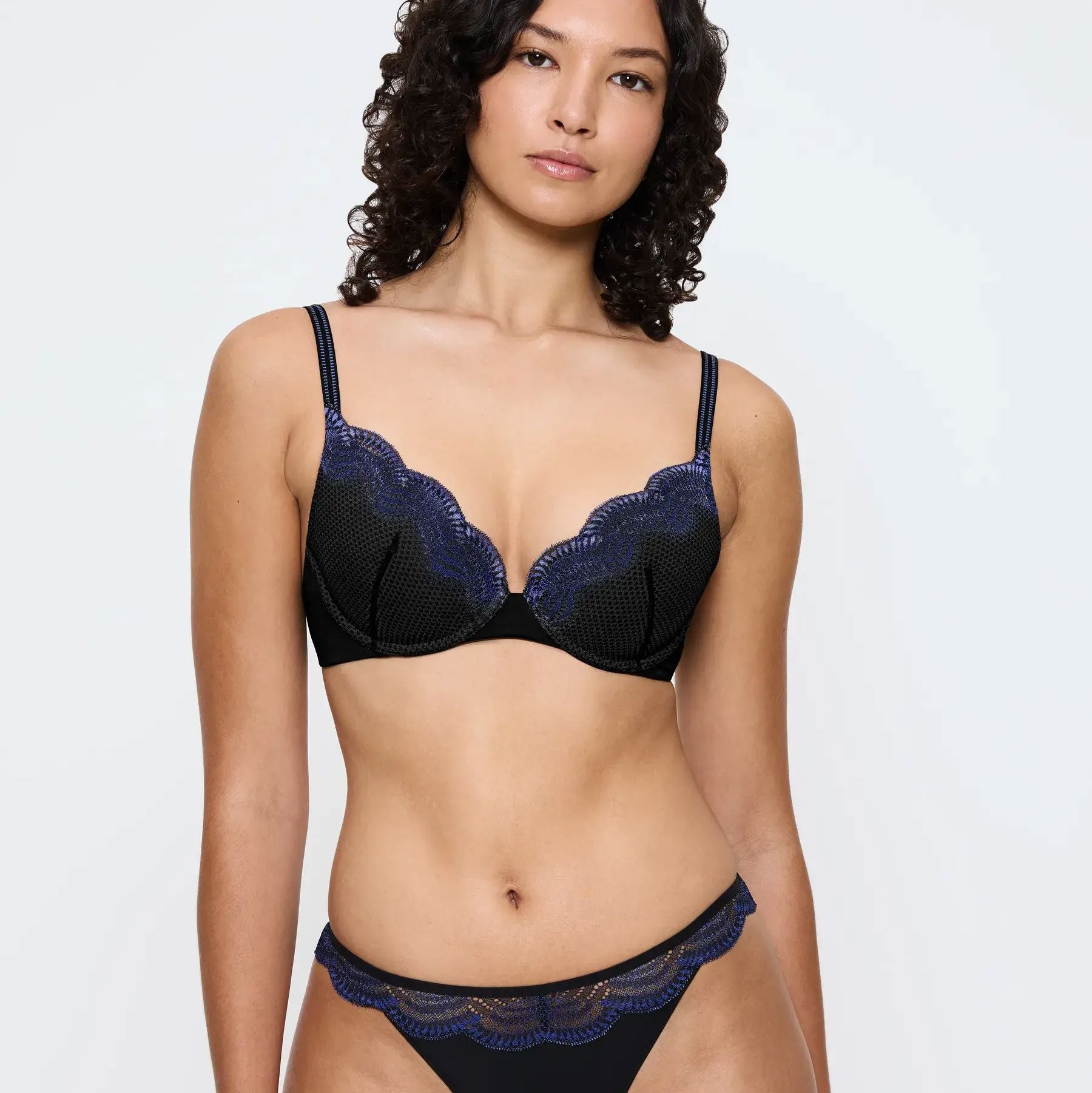 Scalloped detail push-up bra [Black/Blue] Bras Triumph 