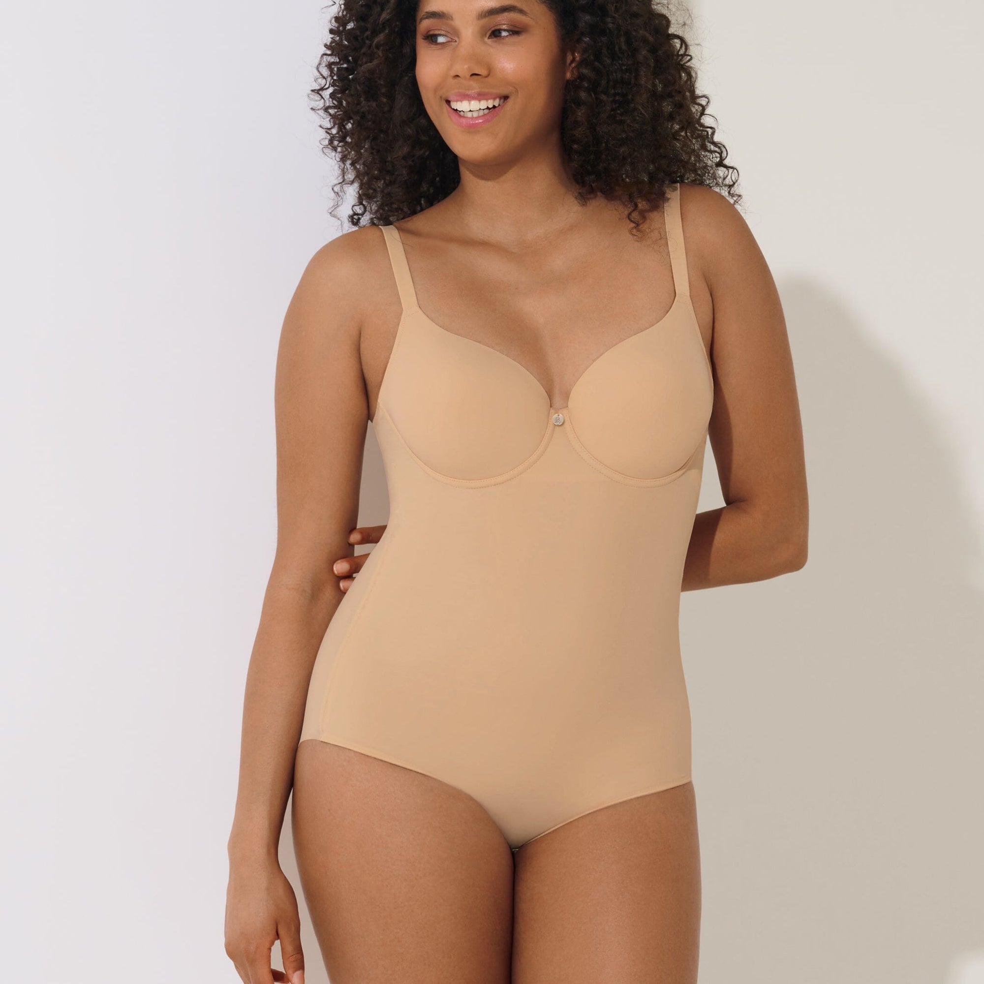 Sculpting bodysuit with cups [Beige] Lisca 