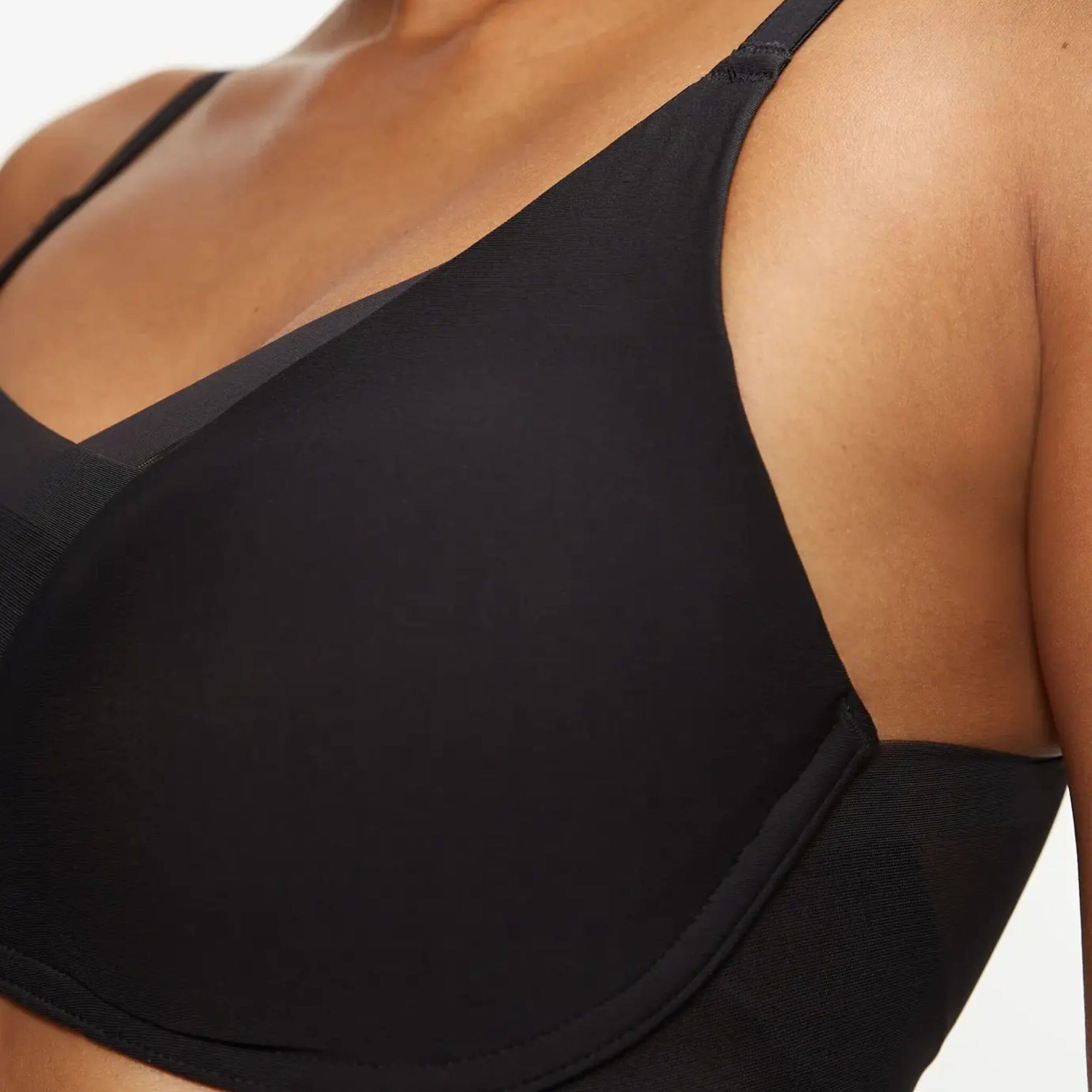 Seamless mesh overlay non-wired bra [Black] Bras Triumph 