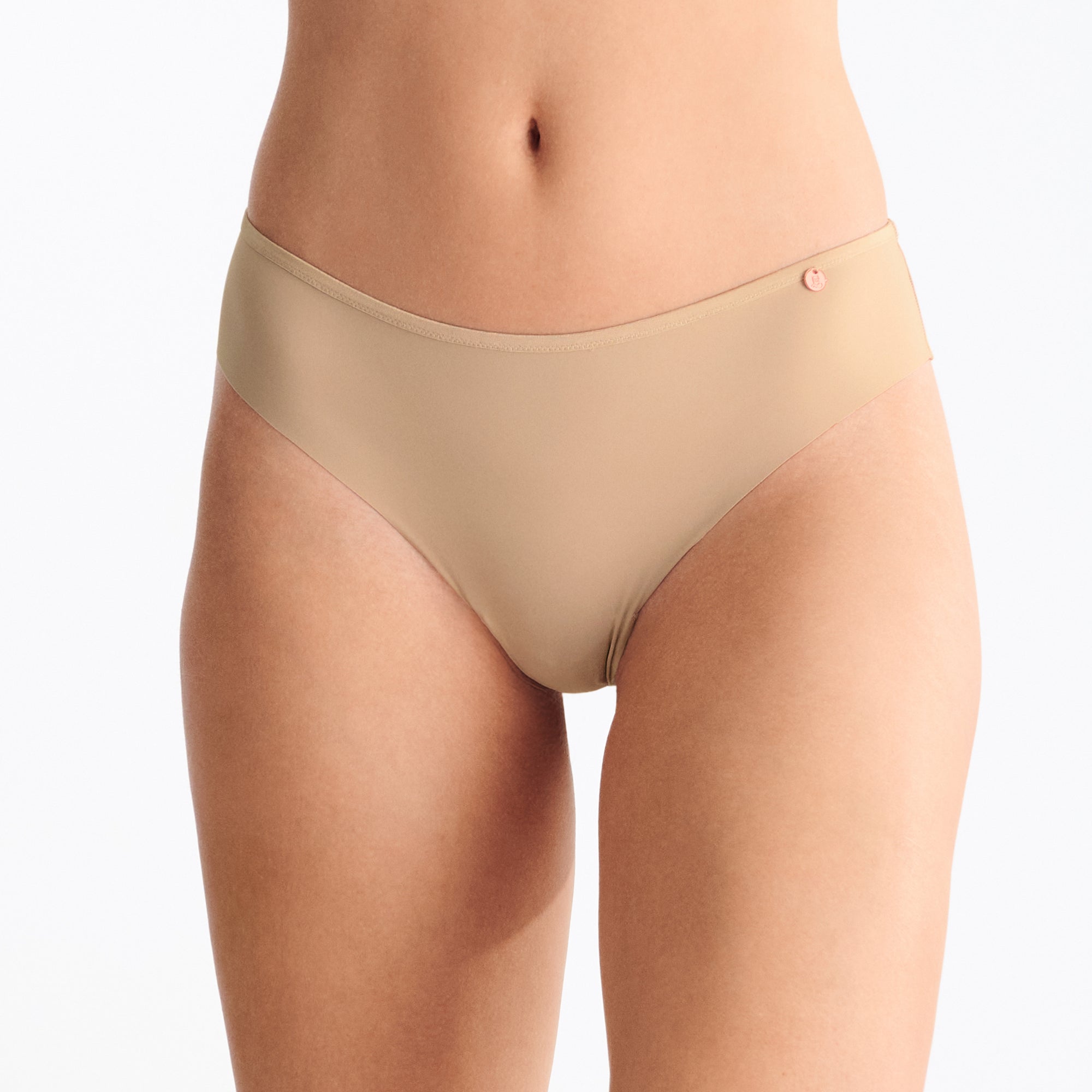 Smooth clean cut brazilian knicker [Beige]