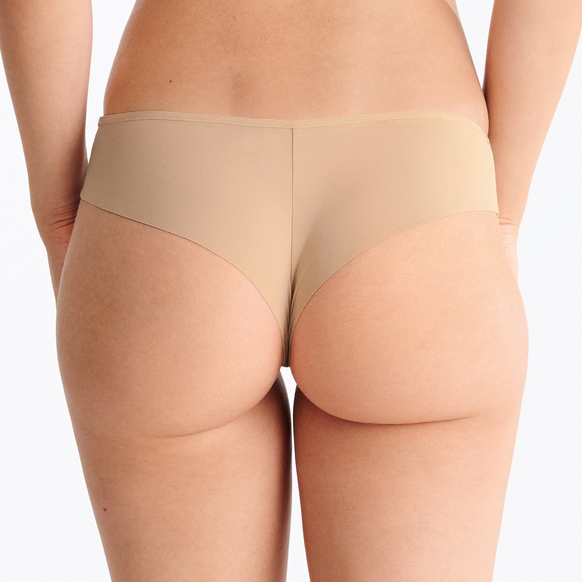 Smooth clean cut brazilian knicker [Beige]