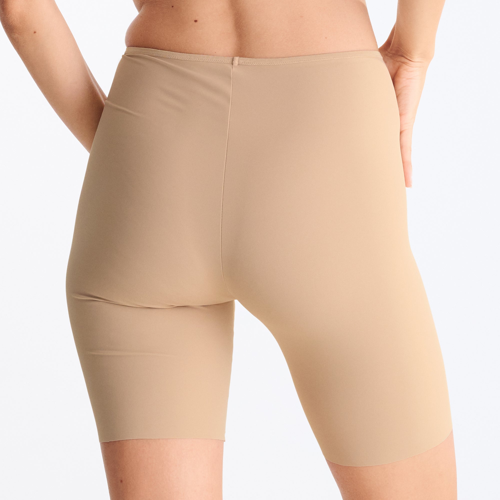Smooth clean cut high waist shorts [Beige]