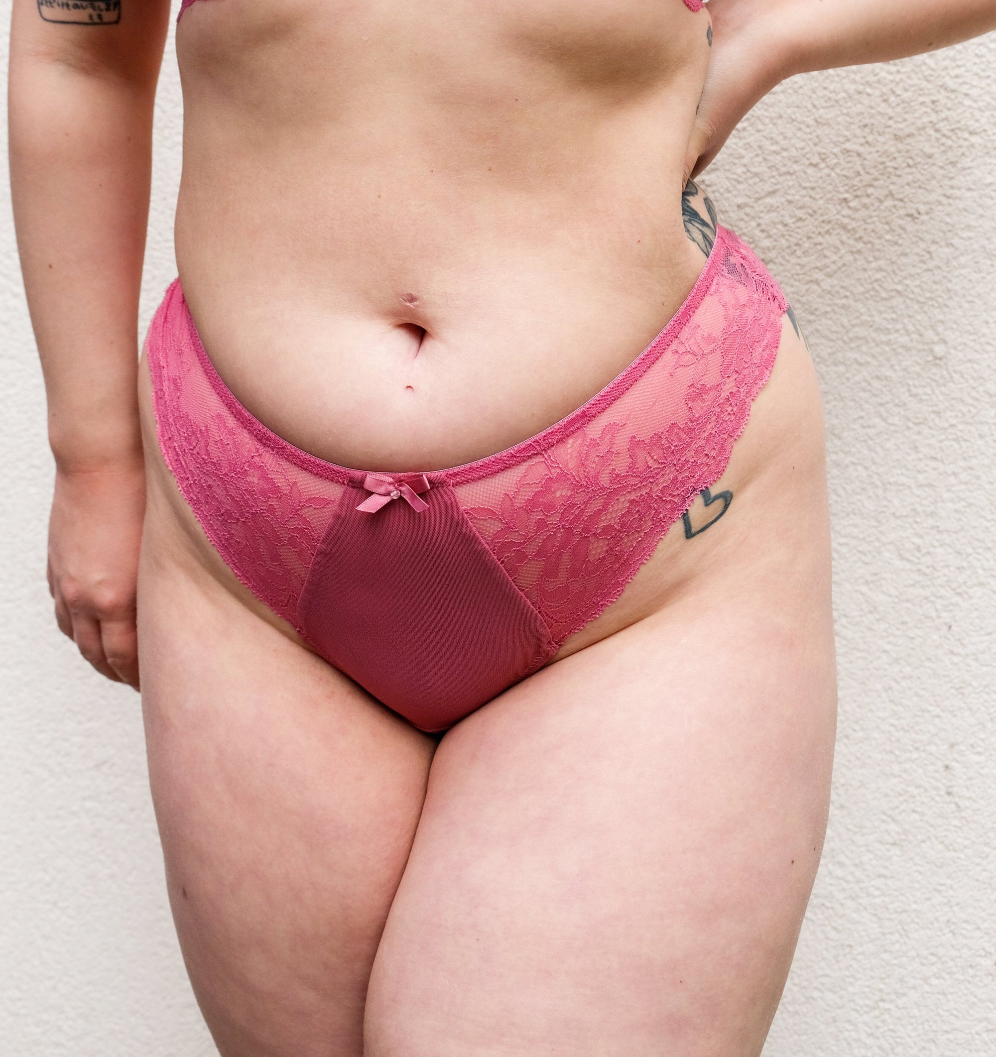 Lace seam-free thong [Berry Pink] Bottoms Panache 