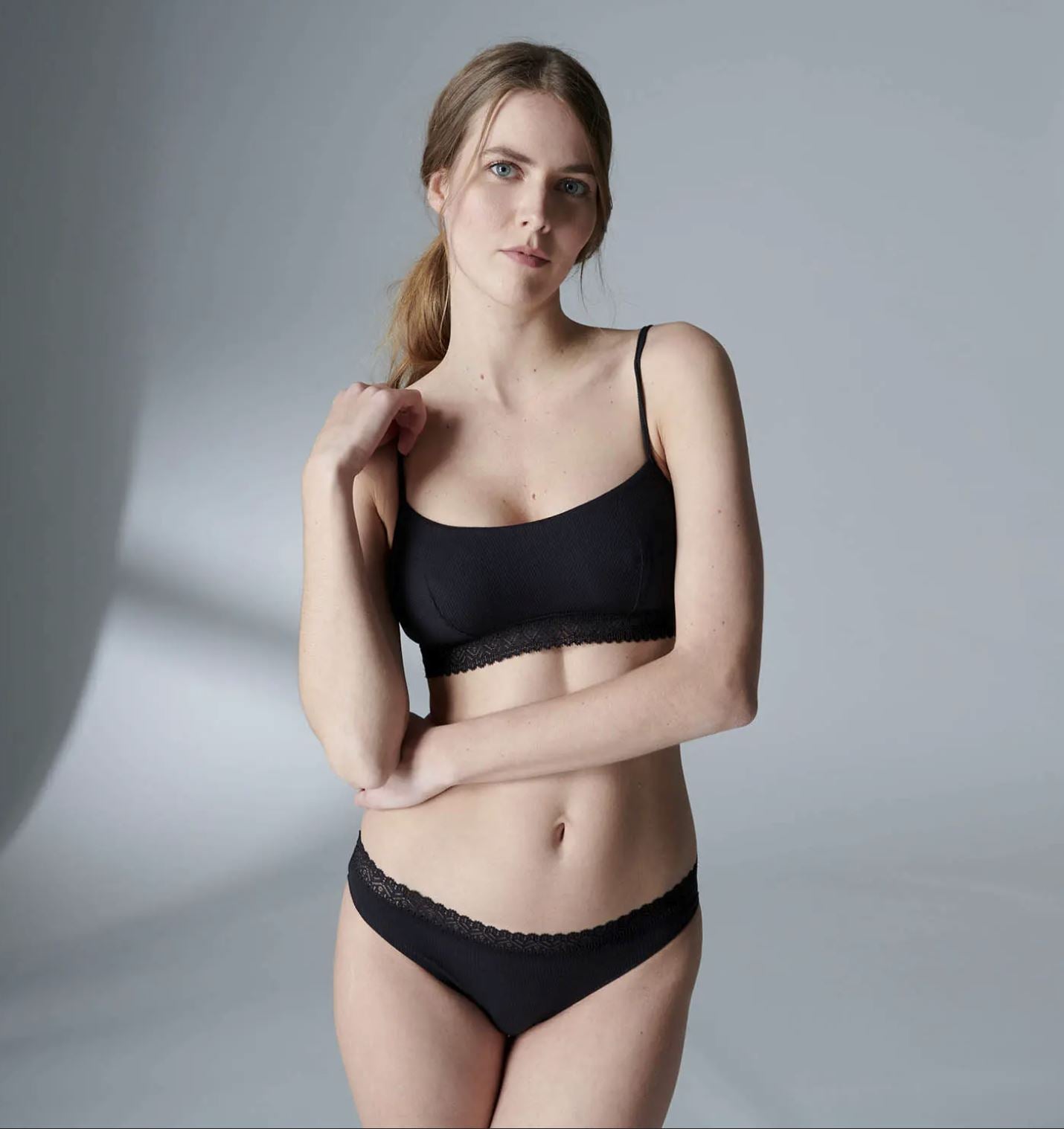Ribbed modal &amp; cotton bandeau crop [Black] Bras Simone 