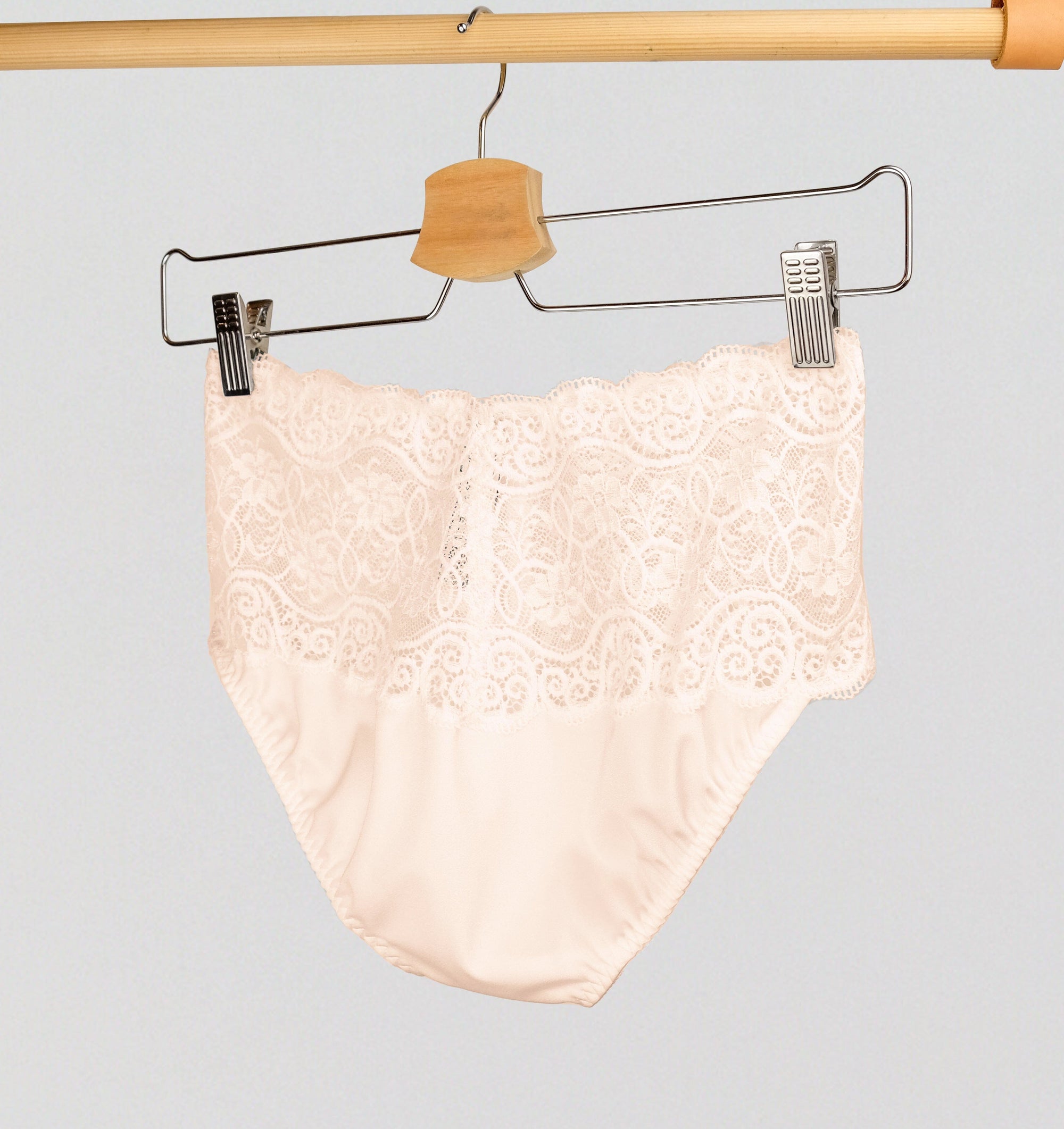 Scalloped lace band brief [Peach] Bottoms Triumph 