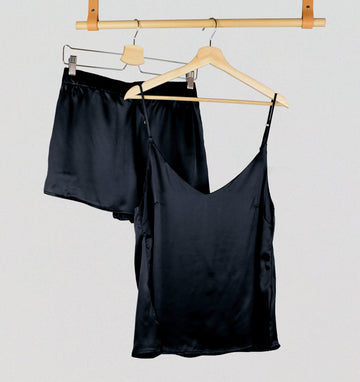 Silk cami & shorts set [Black] Sleep Hesper Fox 