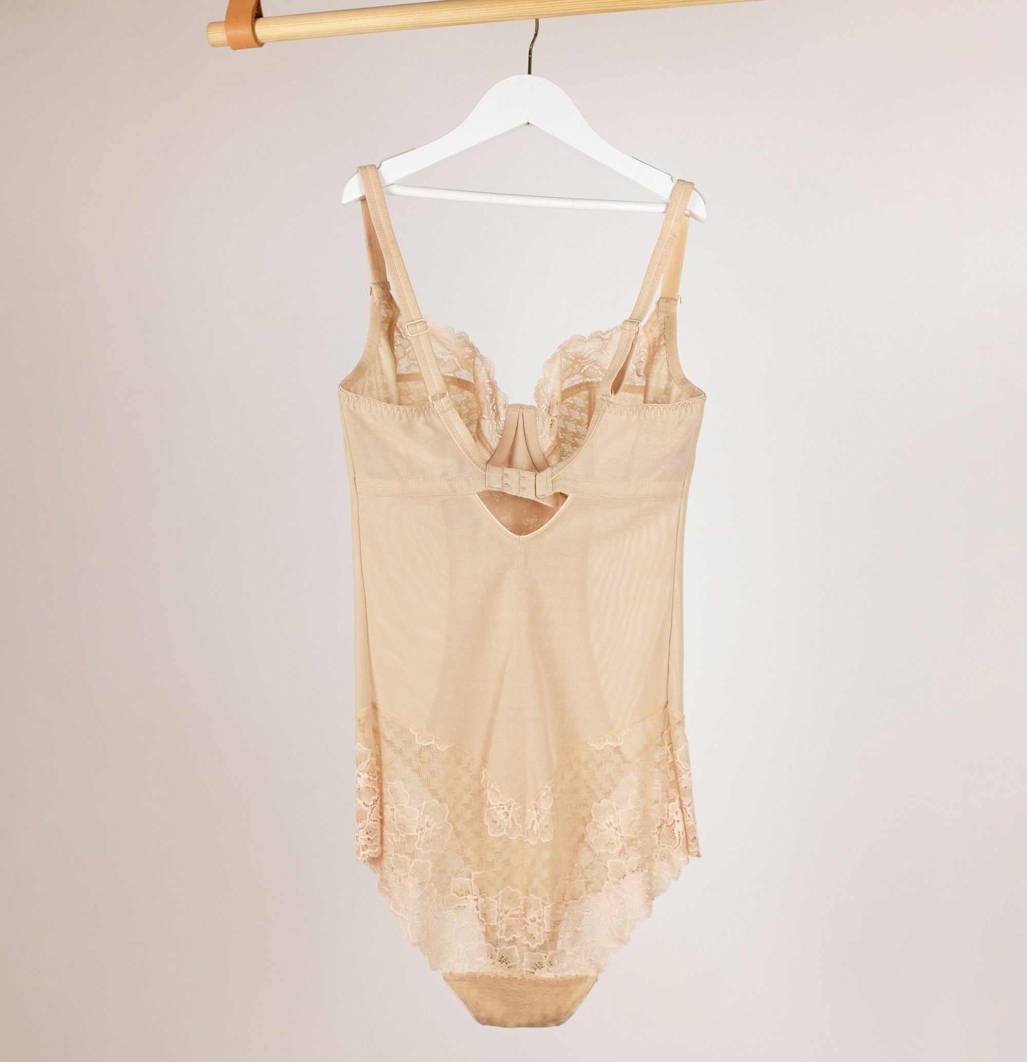 Houndstooth & floral lace body [Beige] Shape Panache 