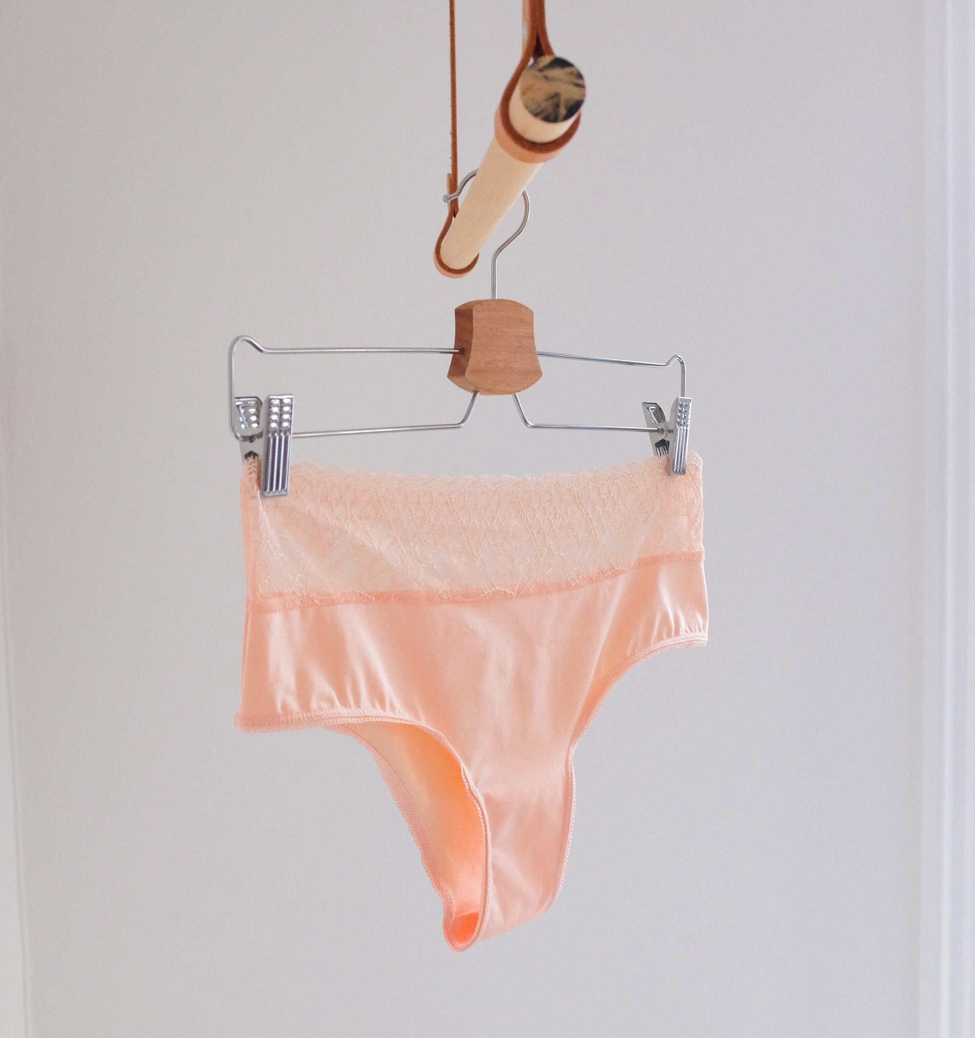 Lace insert crop top [Shell] Maternity Six 