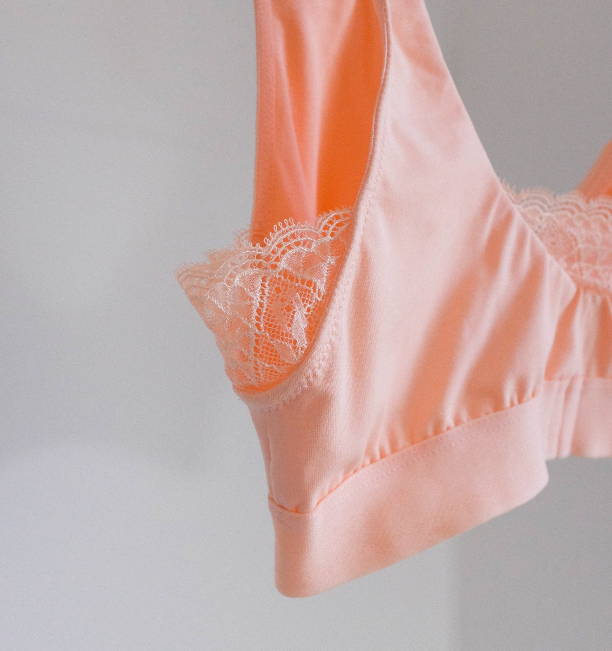 Lace insert crop top [Shell] Maternity Six 