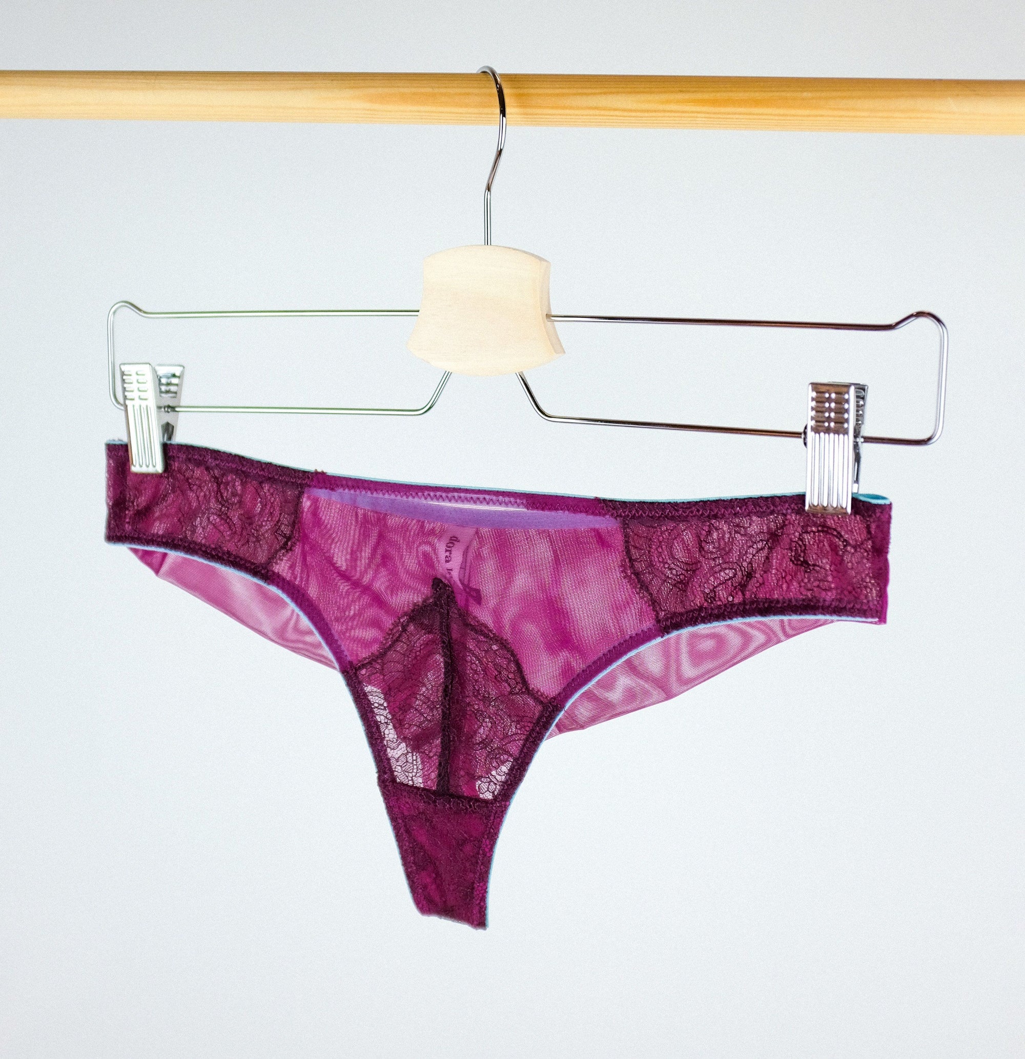Mulberry mesh w. plum & turquoise low rise knicker Bottoms Dora Larsen 