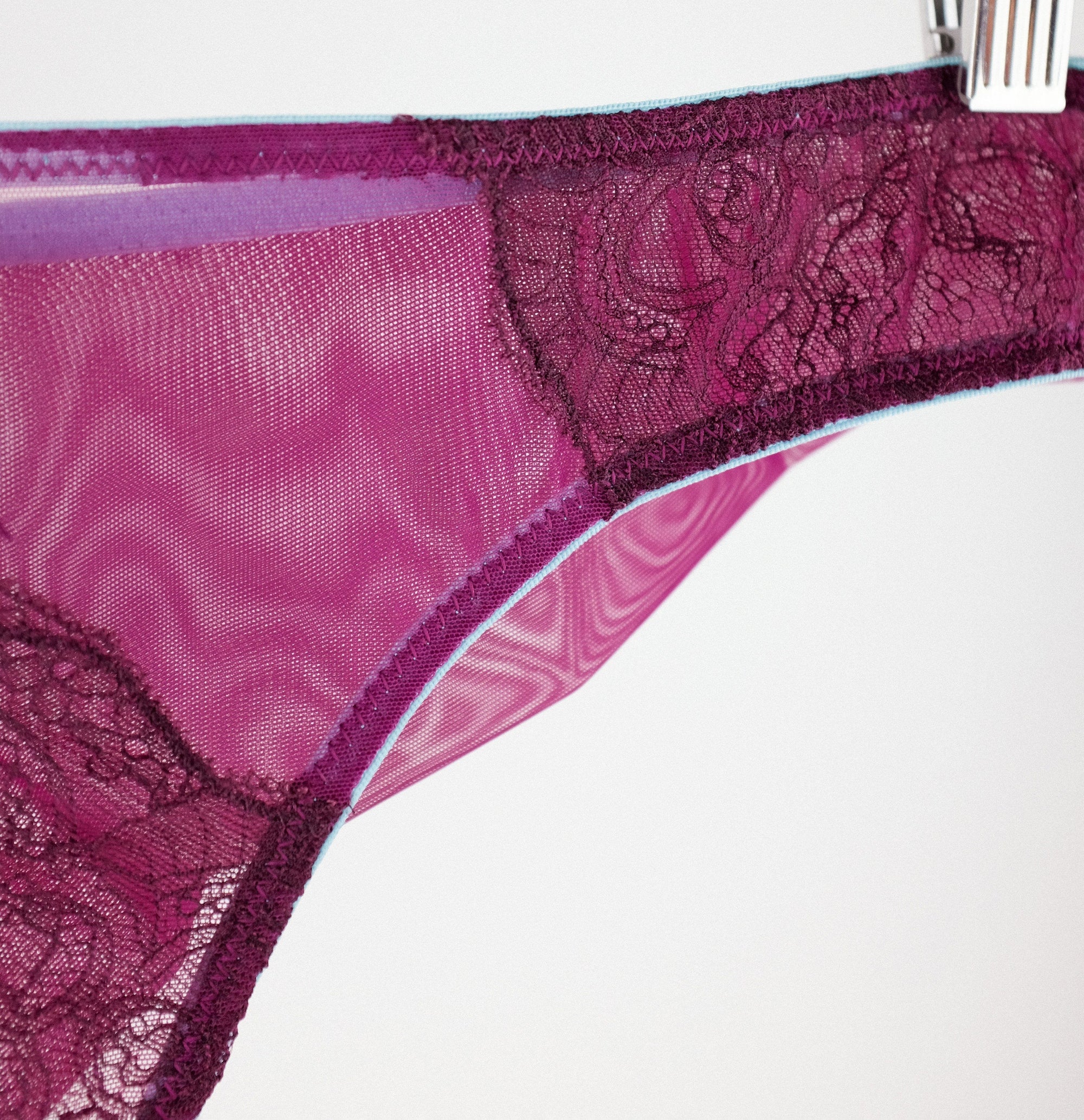 Mulberry mesh w. plum & turquoise low rise knicker Bottoms Dora Larsen 