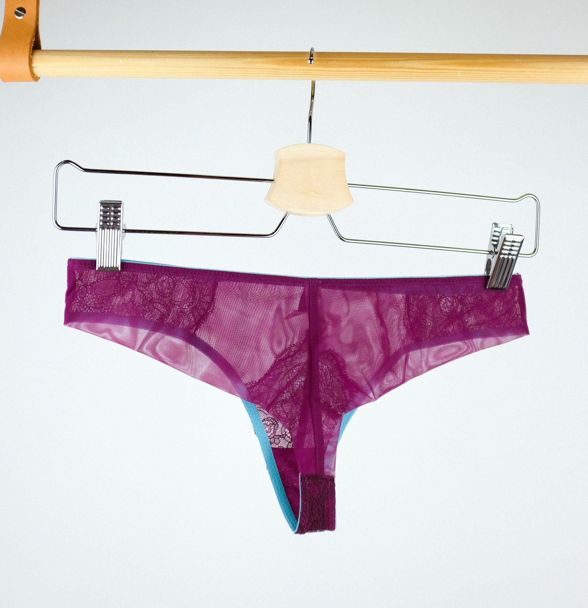 Mulberry mesh w. plum &amp; turquoise low rise knicker Bottoms Dora Larsen 