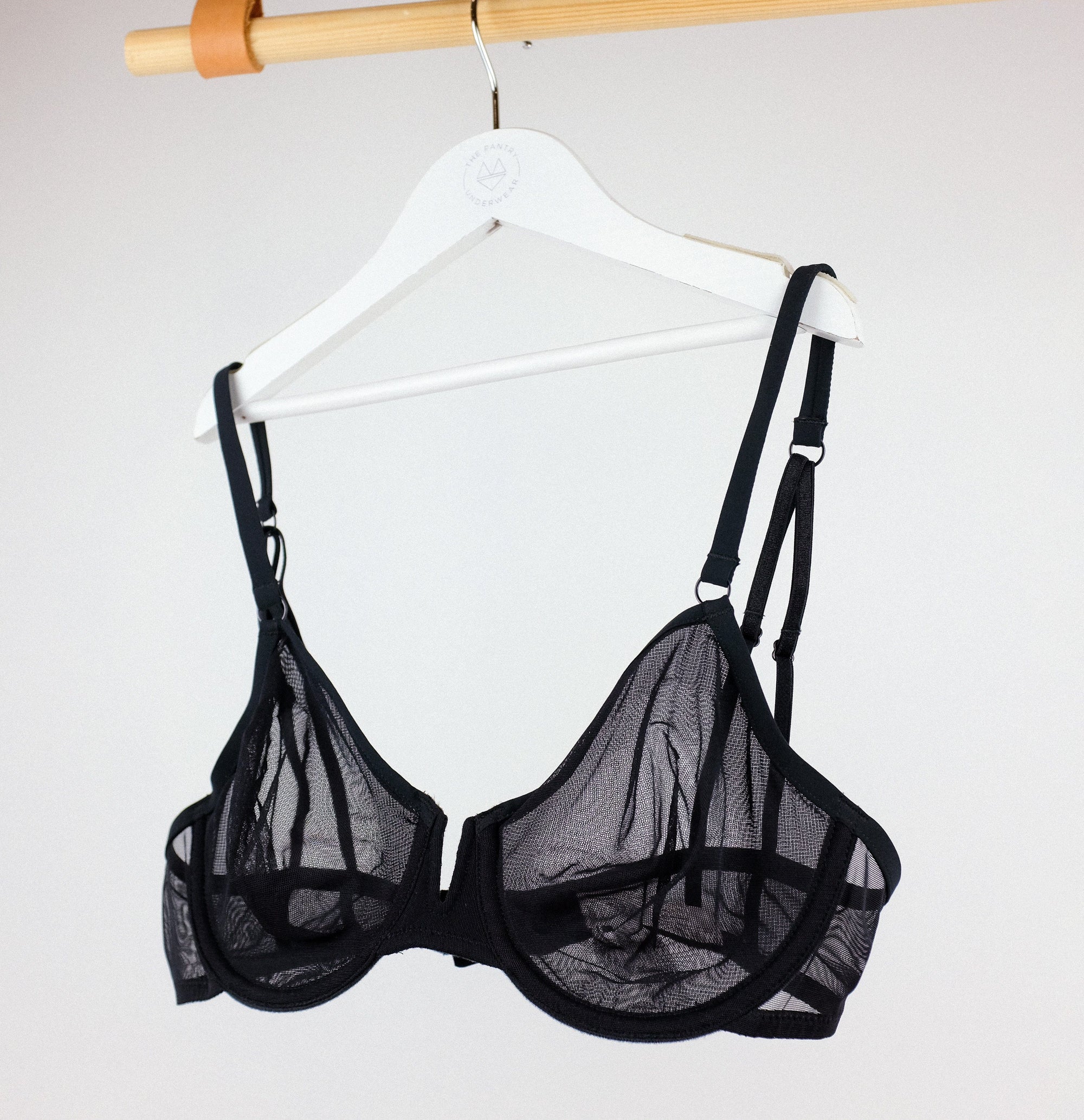 Mesh plunge bra [Black] Bras Simone 