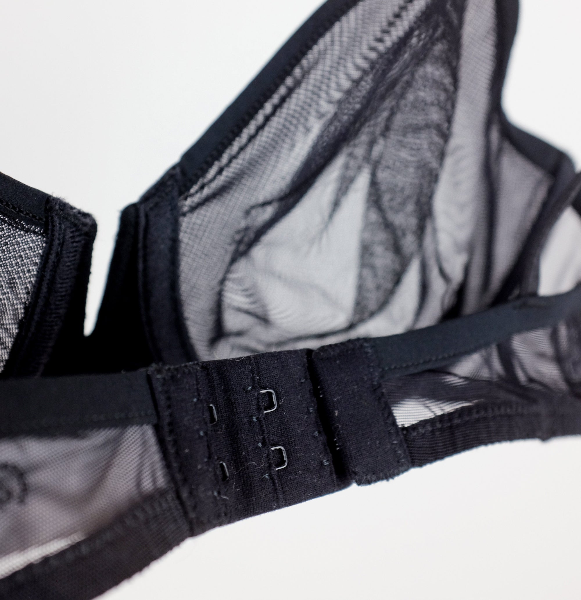 Mesh plunge bra [Black] Bras Simone 