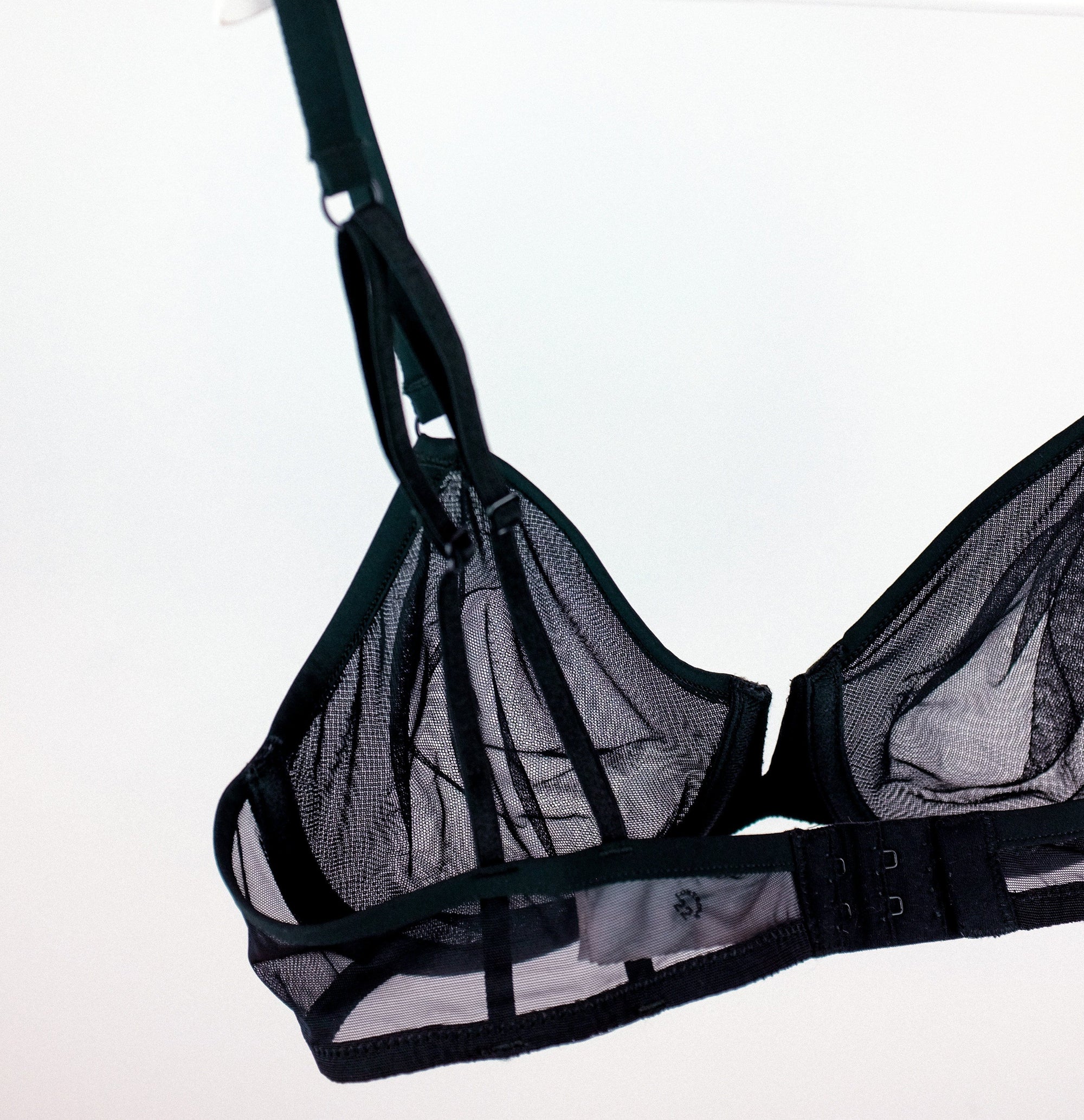 Mesh plunge bra [Black] Bras Simone 