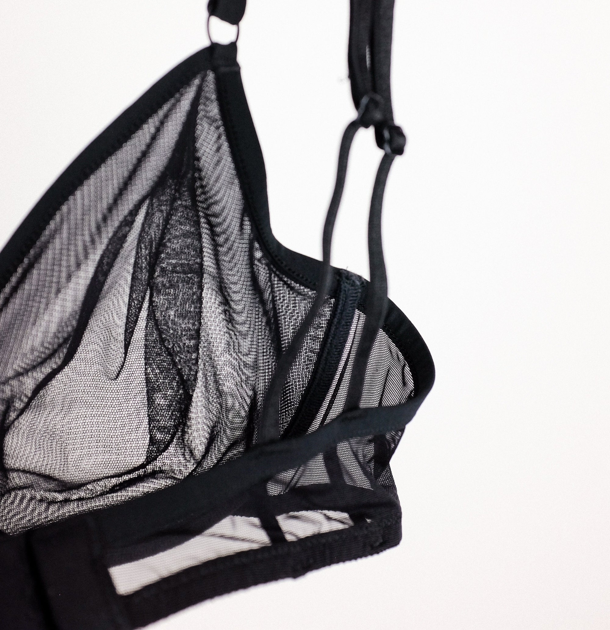 Mesh plunge bra [Black] Bras Simone 