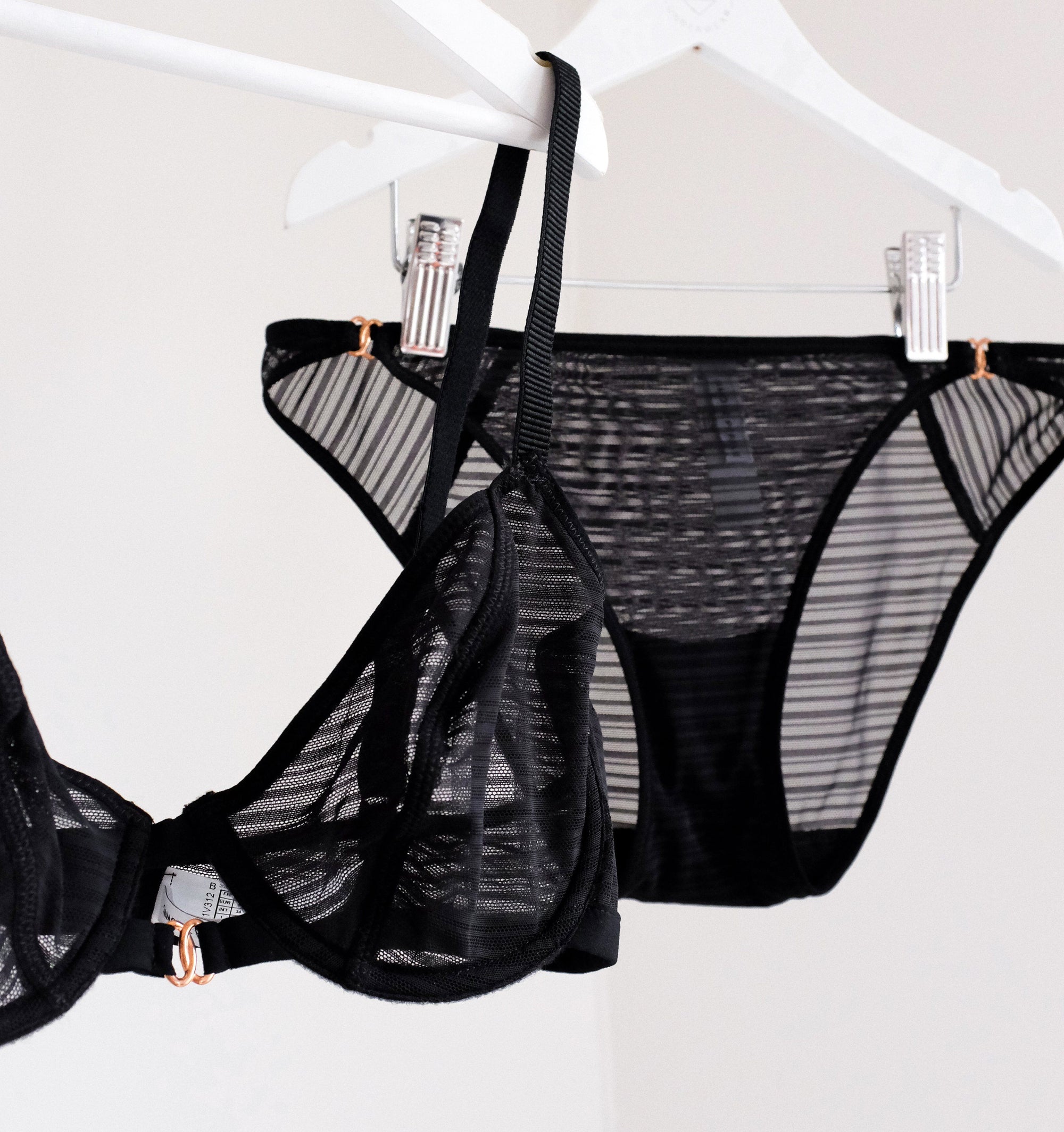 Line mesh balconette [Black] Bras Simone 