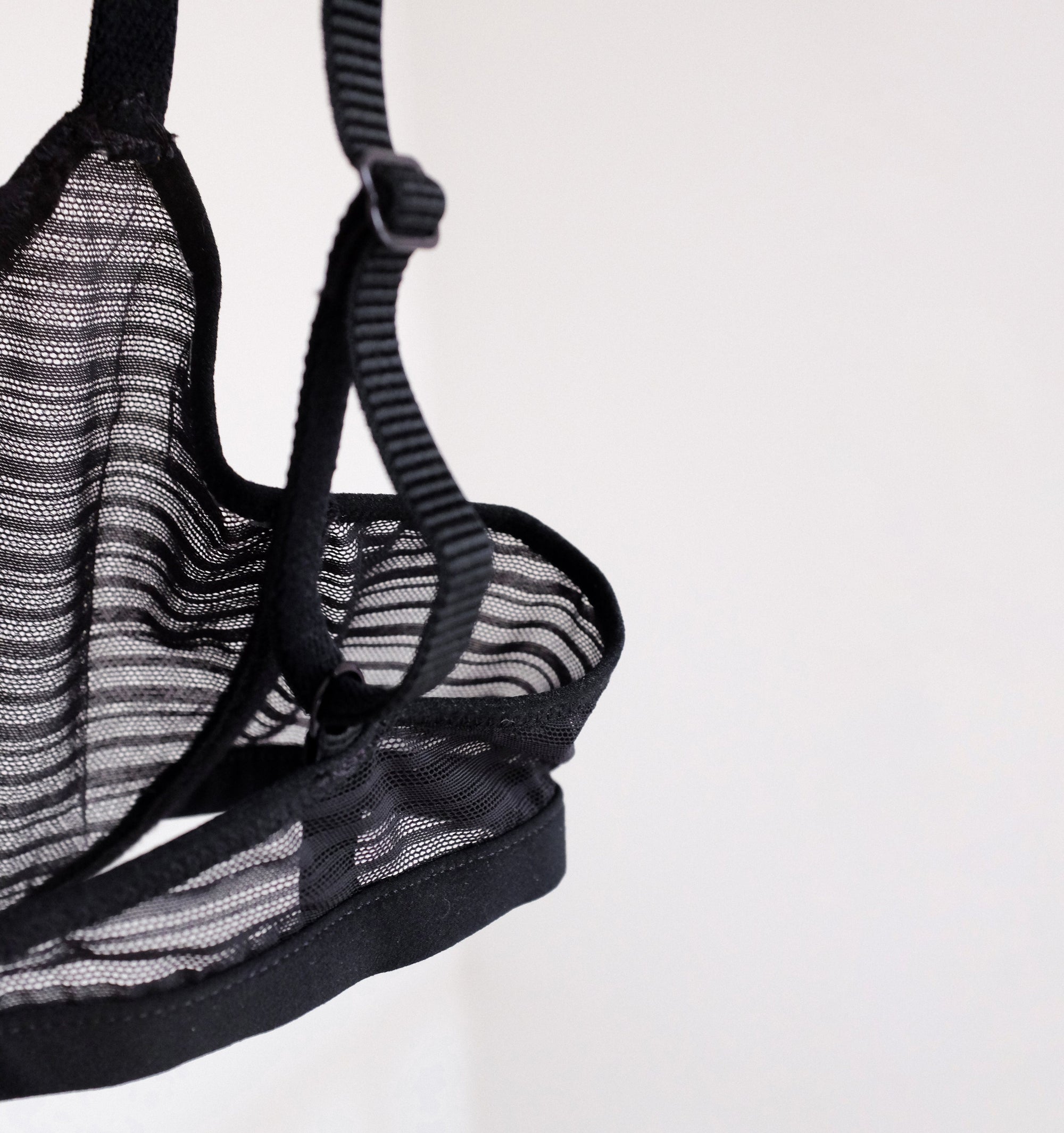 Line mesh balconette [Black] Bras Simone 