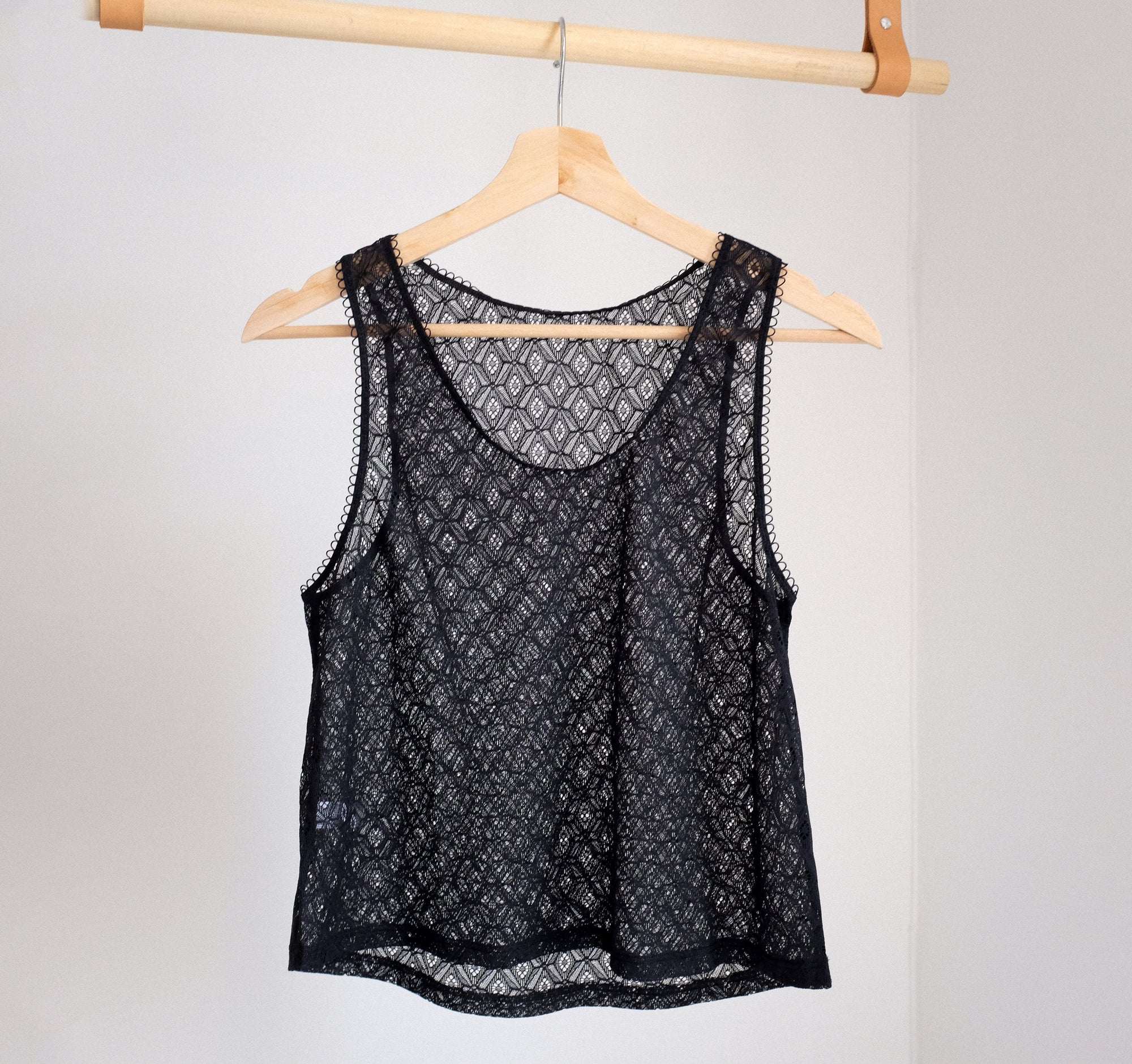 Geometric lace cami [Black] Bras Simone 