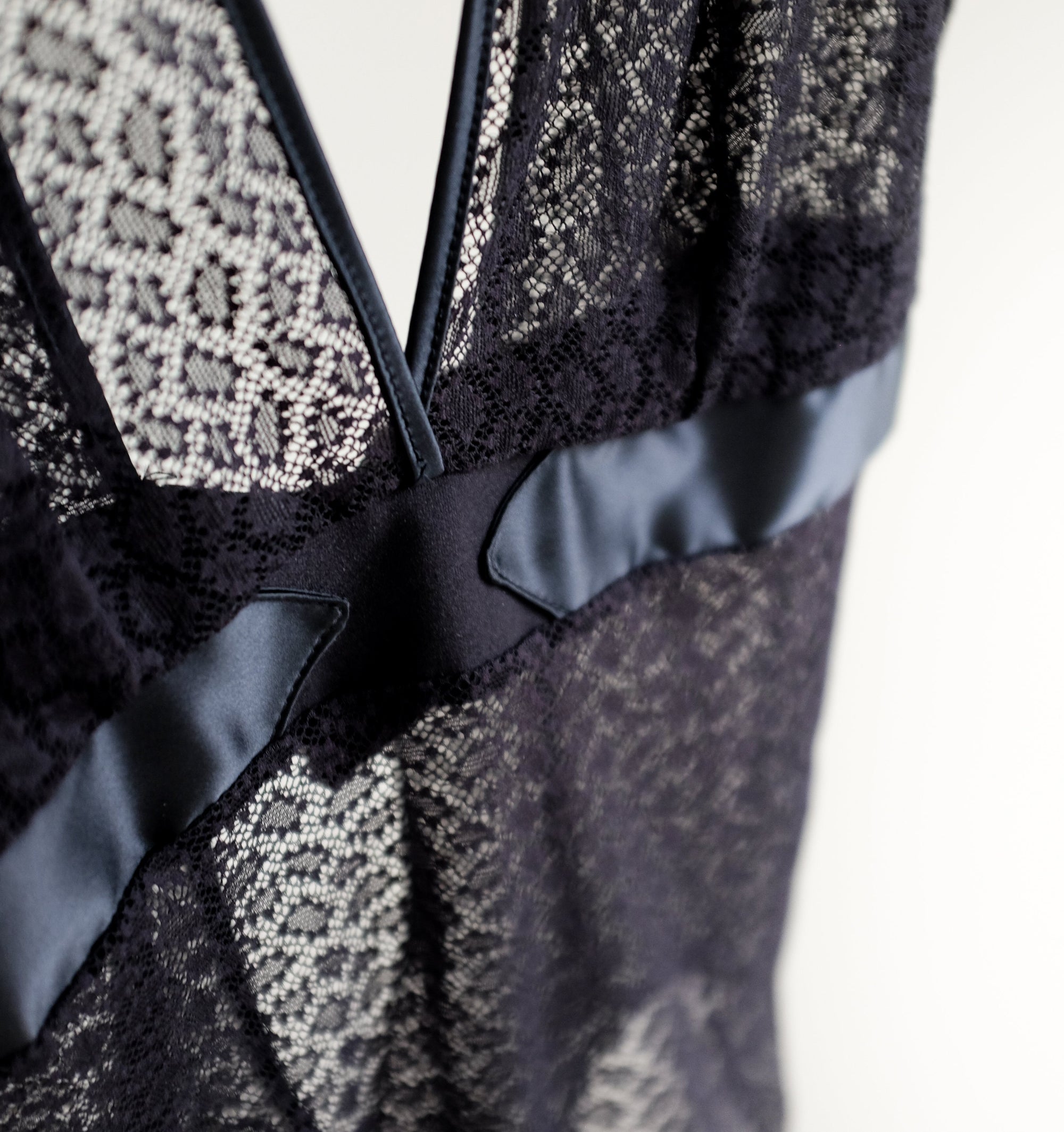 Ribbon banded body [Black] Bras Implicite 