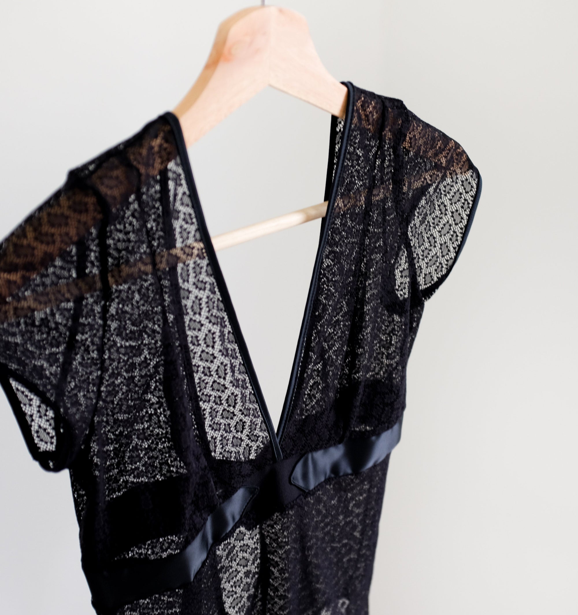 Ribbon banded body [Black] Bras Implicite 