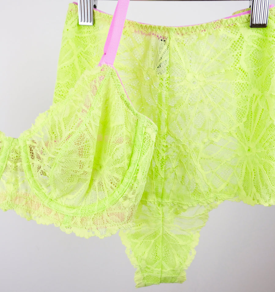 Lime & bubblegum lace underwire bra Bras Dora Larsen 