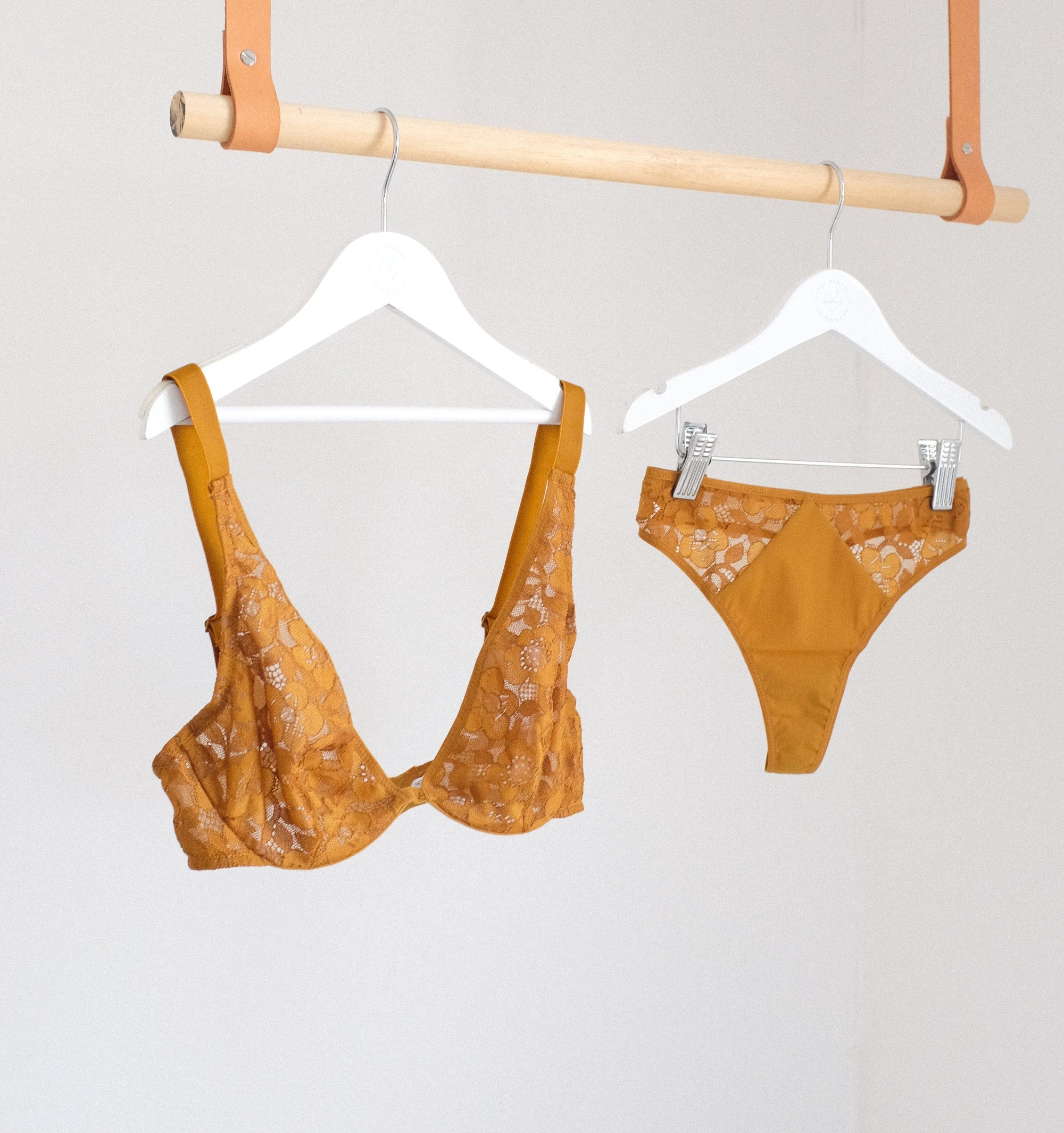 Petal lace high apex underwired bra [Honey] Bras Simone 